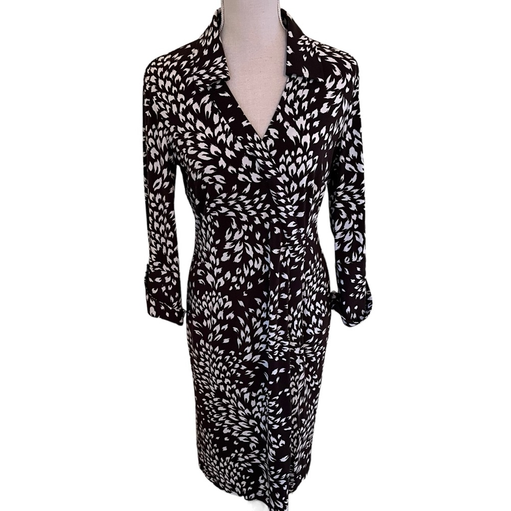 Tahari ASL Brown with White Leaf Print Jersey Knit Surplice Shirt Dress 6